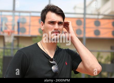 07.06.2017., Kroatien, Sibenik - Basketballspieler des NBA-Teams die Philadelphia 76ers Dario Saric gedenken dem 24.. Jahrestag des tragischen Todes von Drazen Petrovic. Foto: Dusko Jaramaz/PIXSELL Stockfoto