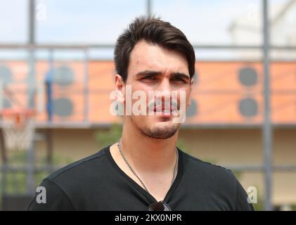 07.06.2017., Kroatien, Sibenik - Basketballspieler des NBA-Teams die Philadelphia 76ers Dario Saric gedenken dem 24.. Jahrestag des tragischen Todes von Drazen Petrovic. Foto: Dusko Jaramaz/PIXSELL Stockfoto