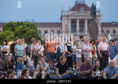 21.06.2017., Kroatien, Zagreb - das Konzert des kroatischen Radio- und Fernseh-Symphonieorchesters startete ein großes Open-Air-Festival am King Tomislav Square - Zagreb Classic! Der Chor und das HRT Orchestra treten im Rahmen des Musik- und Stadtprogramms auf und führen unter der Leitung des geschätzten brasilianischen Dirigenten Eduard Strausser ein attraktives Programm berühmter Zahlen zum Thema Musikfantasie auf. Foto: Davor Puklavec/PIXSELL Stockfoto