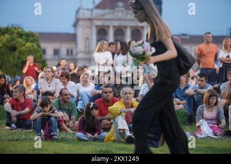 21.06.2017., Kroatien, Zagreb - das Konzert des kroatischen Radio- und Fernseh-Symphonieorchesters startete ein großes Open-Air-Festival am King Tomislav Square - Zagreb Classic! Der Chor und das HRT Orchestra treten im Rahmen des Musik- und Stadtprogramms auf und führen unter der Leitung des geschätzten brasilianischen Dirigenten Eduard Strausser ein attraktives Programm berühmter Zahlen zum Thema Musikfantasie auf. Foto: Davor Puklavec/PIXSELL Stockfoto