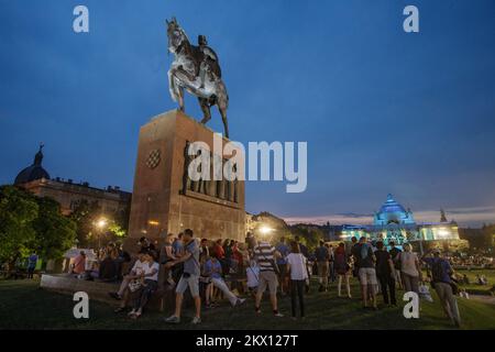 21.06.2017., Kroatien, Zagreb - das Konzert des kroatischen Radio- und Fernseh-Symphonieorchesters startete ein großes Open-Air-Festival am King Tomislav Square - Zagreb Classic! Der Chor und das HRT Orchestra treten im Rahmen des Musik- und Stadtprogramms auf und führen unter der Leitung des geschätzten brasilianischen Dirigenten Eduard Strausser ein attraktives Programm berühmter Zahlen zum Thema Musikfantasie auf. Foto: Davor Puklavec/PIXSELL Stockfoto