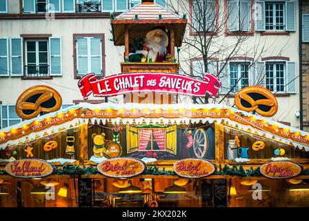 Straßburg, Frankreich - Dezember 2017: Marche de Noel, Place de la Cathedrale Weihnachtsmarkt im Elsass. Stockfoto