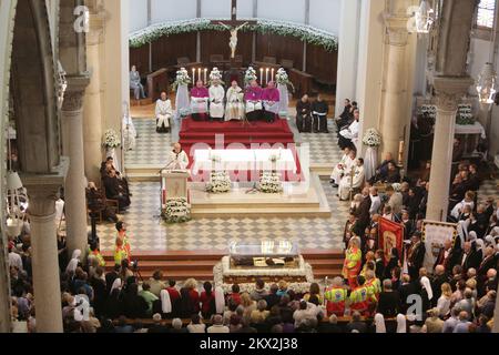 18.09.2017., Kroatien, Rijeka - der Sarkophag mit dem ungebrochenen Körper des heiligen Leopold Bogdan Mandic kam in Rijeka an und wurde in der Kapelle unserer Lieben Frau von Lourdes ausgestellt. Foto: Nel Pavletic/PIXSELL Stockfoto