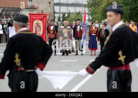 18.09.2017., Kroatien, Rijeka - der Sarkophag mit dem ungebrochenen Körper des heiligen Leopold Bogdan Mandic kam in Rijeka an und wurde in der Kapelle unserer Lieben Frau von Lourdes ausgestellt. Foto: Nel Pavletic/PIXSELL Stockfoto