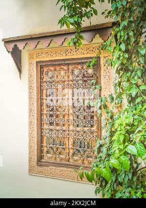 Dekorative Holzläden in Marrakesch, Marokko Stockfoto