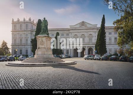 Palast von Ajuda und Statue von König Dom Carlos I - Lissabon, Portugal Stockfoto