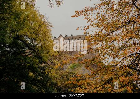 Edinburgh Schottland: 19.. Okt. 2022: Edinburgh Castle in the City im Herbst Stockfoto