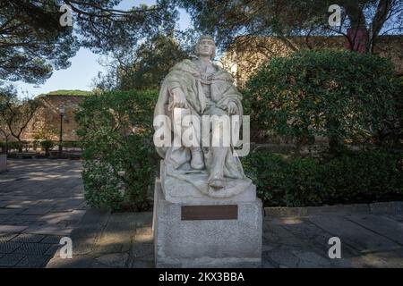 Statue des Königs Dom Manuel I im Schloss Saint George (Castelo de Sao Jorge) - Lissabon, Portugal Stockfoto