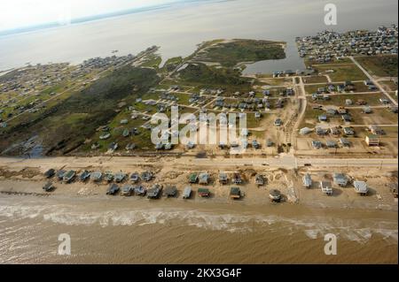 Hurricane Ike, Galveston Island, TX, 16. September 2008 Luftaufnahme der Schäden durch Hurrikan Ike. Galveston Island, TX, 16. September 2008--Luftaufnahme der Schäden durch Hurrikan Ike. Fotos zu Katastrophen- und Notfallmanagementprogrammen, Aktivitäten und Beamten Stockfoto