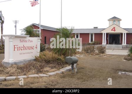 Hurrikan Ike, Sabine Pass, TX, 19. September 2008 die Feuerwache ist eines von vielen Gebäuden, die durch Hurrikan Ike beschädigt wurden. Fotos zu Katastrophen- und Notfallmanagementprogrammen, Aktivitäten und Beamten Stockfoto