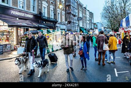 Der Weihnachtsmarkt in Primrose Hill 2022 London UK Stockfoto