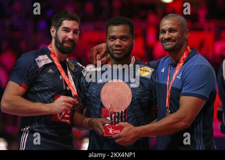 28.01.2018., Arena Zagreb, Zagreb, Kroatien - Europäische Handballmeisterschaft 2018, Preisverleihung. Frankreich, Dritter Platz, Bronze. Nikola Karabatic, Cedric Sorhaindo, Didier Dinart. Foto: Goran Stanzl/PIXSELL Stockfoto