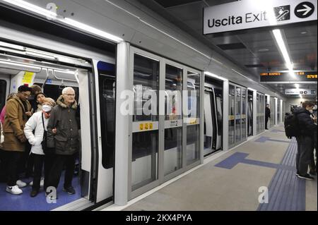 - Milano, la nuova Linea 4 della Metropolitana - Mailand, die neue Metrolinie 4 Stockfoto