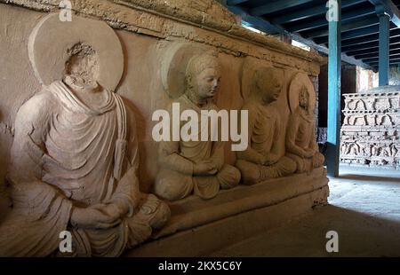 Jaulian Kloster, Taxila, Punjab, Pakistan. Taxila ist eine alte archäologische Stätte, die von der UNESCO anerkannt wurde. Buddhistische Schnitzereien im Jaulian Kloster. Stockfoto