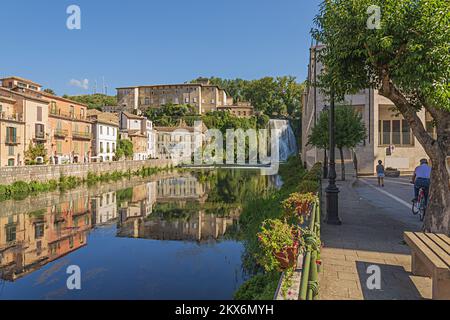 Isola del Liri (Italia) - Una piccola città medievale in Provincia di Frosinone, regione Lazio, Famosa per delle cascate nel Centro storico, 1 Stockfoto