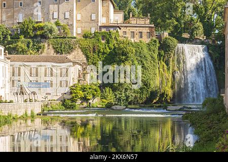 Isola del Liri (Italia) - Una piccola città medievale in Provincia di Frosinone, regione Lazio, Famosa per delle cascate nel Centro storico, 2 Stockfoto