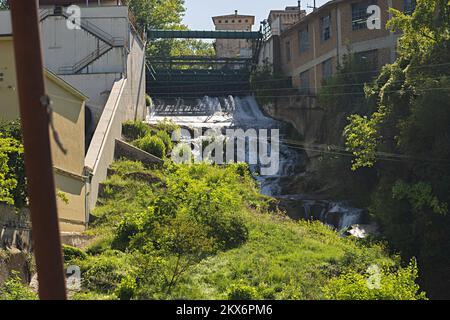 Isola del Liri (Italia) - Una piccola città medievale in der Provinz Frosinone, regione Lazio, Famosa per delle cascate nel Centro storico Stockfoto