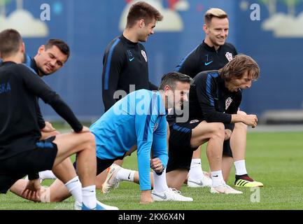 29.06.2018., Russland, Roshchino - FIFA-Weltmeisterschaft Russland 2018. Ausbildung der kroatischen Fußballnationalmannschaft. Duje Caleta Car, Ivan Rakitic Photo: Igor Kralj/PIXSELL Stockfoto