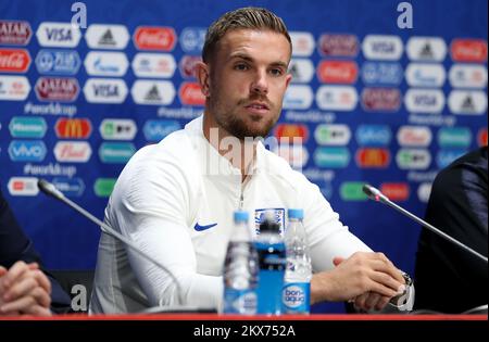 10.07.2018., Moskau, Russland - Jordan Henderson aus England spricht während der Pressekonferenz im Luzhniki-Stadion. Morgen trifft England Kroatien im Halbfinale der FIFA-Weltmeisterschaft 2018. Foto: Igor Kralj/PIXSELL Stockfoto