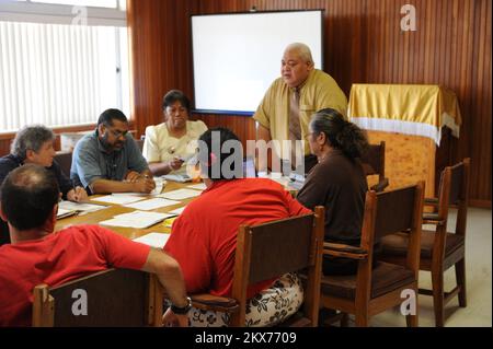 Erdbeben-Tsunami - Pago Pago, Amerikanisch-Samoa, 6. Oktober 2009 Glaubensgemeinschaften und Mitglieder der Gemeinde nehmen an einem langfristigen Treffen zur Erholung Teil. Die FEMA Volunteer Liaisons informieren darüber, wie Bürger sich freiwillig an Überlebende in Amerikanisch-Samoa beteiligen und spenden können. . Erdbeben, Tsunami und Überschwemmungen in Amerikanisch-Samoa. Fotos zu Katastrophen- und Notfallmanagementprogrammen, Aktivitäten und Beamten Stockfoto