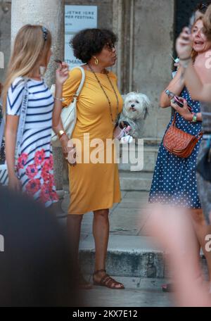 17.07.2018., Dubrovnik - dreimalige Grammy-preisgekrönte Sängerin und Songwriterin Dee Dee Bridgewater Spaziergang durch die Stadt Foto: Matija Habljak/PIXSELL Stockfoto