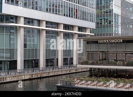 Hawksmoor Restaurant Wood Wharf am Canary Wharf East London, 25 Churchill Place auf der linken Seite. Stockfoto