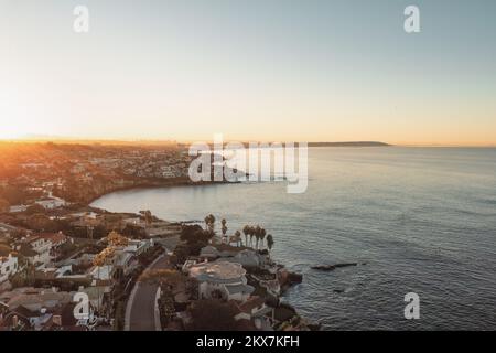 Sonnenaufgang über La Jolla, Kalifornien. Drohnenschuss. Stockfoto