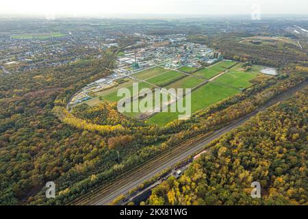 Luftaufnahme, Bayer AG, Chemiewerk, Herbstwald, Bergkam, Ruhrgebiet, Nordrhein-Westfalen, Deutschland, bunte Bäume, Bäume in Herbstfarben, Deutschland, Stockfoto