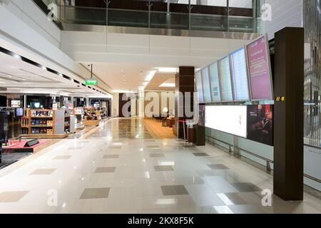 DUBAI, VAE - 31. MÄRZ 2015: Emirates First Class Lounge. Dubai International Airport ist ein internationaler Flughafen Dubai dienen. Es ist eine große Fluggesellschaft Stockfoto