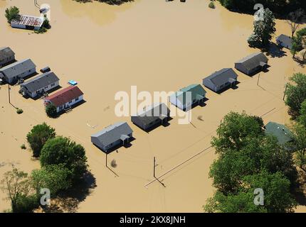 Überschwemmung Bei Heftigem Sturm – Nashville, Tennessee , 4. Mai 2010 die FEMA führt erste Schadensbewertungen über Tennessee durch, nachdem im Mai 2010 schwere Stürme und Überschwemmungen Häuser und Unternehmen beschädigt oder zerstört haben. David Fine/FEMA Schwere Stürme, Überschwemmungen, Straight-Line-Winde und Tornadoes in Tennessee. Fotos zu Katastrophen- und Notfallmanagementprogrammen, Aktivitäten und Beamten Stockfoto