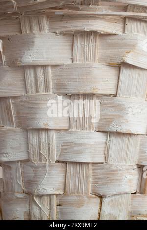 Gewebte Holzstruktur, rustikaler Pattrn-Hintergrund, Nahaufnahme mit weichem Fokus Stockfoto