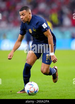 Der französische Kylian Mbappe während der FIFA-Weltmeisterschaft Gruppe D im Education City Stadium in Al Rayyan, Katar. Bilddatum: Mittwoch, 30. November 2022. Stockfoto