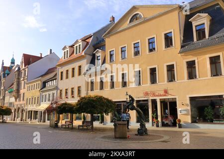 Oktober 30 2022 - Freiberg, Sachsen in Deutschland: Die Gegend um den Freiberger Markt an einem Sonntagnachmittag Stockfoto