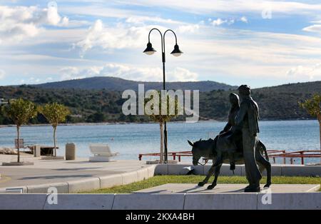 02.01.2019., Primosten, Kroatien - Winteridyll in Primosten. Primosten ist eine kleine Stadt zwischen Sibenik und Split Photo: Dusko Jaramaz/PIXSELL Stockfoto