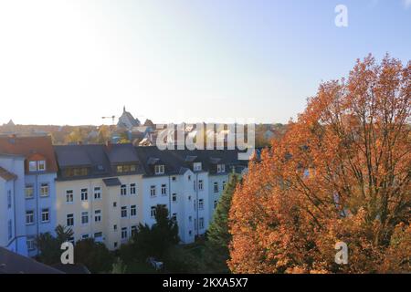 Oktober 30 2022 - Freiberg, Sachsen in Deutschland: Die Gegend um den Freiberger Markt an einem Sonntagnachmittag Stockfoto