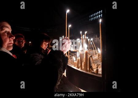 06.01.2019 Uhr, Zagreb, Kroatien - Abendmesse am Weihnachtsabend in der Kathedrale der serbisch-orthodoxen Kirche oder der Kathedrale der Verklärung des Herrn. Foto: Sandra Simunovic/PIXSELL Stockfoto