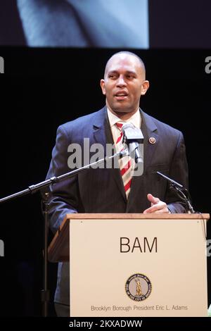 Die Demokraten wählen Hakeem Jeffries als Ersatz für Nancy Pelosi. 19-Januar-New York, New York: USA Der Kongressabgeordnete Hakeem Jeffries spricht während der BAM 29. Annual Tribute to Dr. Martin Luther Jr.- " Come Share the Dream“ am 19. Januar 2015 in Brooklyn, New York City. Kredit: Kredit: mpi43/MediaPunch Stockfoto