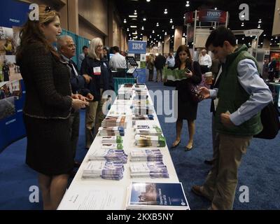 Notfallplanung und Sicherheit - San Antonio, Texas, 2. November 2010 Teilnahme am FEMA-Stand an der 58.. Jahrestagung der Internationalen Vereinigung der Notfallmanager (IAEM). .. Fotos zu Katastrophen- und Notfallmanagementprogrammen, Aktivitäten und Beamten Stockfoto