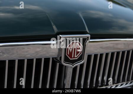 Nahaufnahme des klassischen MG-Logos, 1978 MG B GT Stockfoto