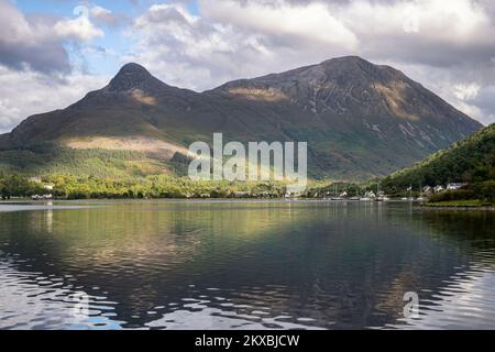 Blick nach Nordwesten auf Loch Leven in Richtung Glencoe Village Stockfoto