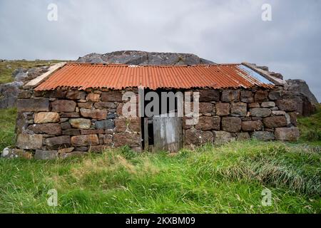 Eine verfallene Scheune im Dorf Polin im äußersten Nordwesten Schottlands Stockfoto
