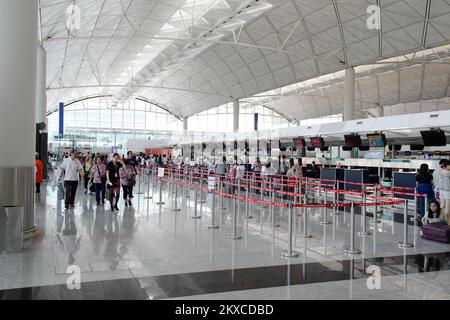Hongkong - Juni 04, 2015: Hong Kong International Airport. Hong Kong International Airport ist der größte Flughafen in Hongkong. Es ist o entfernt Stockfoto