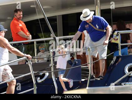 15.08.2019., Skradin, Kroatien - Prinz Albert II Von Monaco mit der Familie besuchen Skradin während seines Sommerurlaubs in Kroatien. Prinz Albert II Ist der aktuelle Prinz von Monaco und Leiter der Grimaldi-Dynastie. Sohn von Rainier III Und die Hollywood-Schauspielerin Grace Kelly. Seit 2011 ist er mit der ehemaligen Schwimmerin Charlene Wittstock verheiratet, mit der sie zwei Kinder hat, Prinzessin Gabriella und Prinz Jacques. Foto: Dusko Jaramaz/PIXSELL Stockfoto