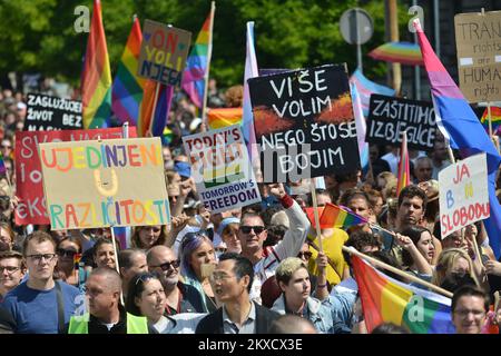 08.09.2019., Sarajewo, Bosnien und Herzegowina - unter strenger Sicherheit, hat Sarajewo seine erste Pride Parade unter dem logan Let's go out! Abgehalten. Der zweistündige marsch verlief unter strenger Sicherheitskontrolle und endete trotz der Anrufe, ihn abzusagen, und trotz Sicherheitsbedenken ohne Zwischenfälle. Foto: Str-4321/PIXSELL Stockfoto