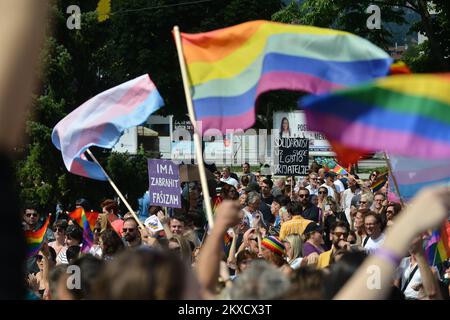 08.09.2019., Sarajewo, Bosnien und Herzegowina - unter strenger Sicherheit, hat Sarajewo seine erste Pride Parade unter dem logan Let's go out! Abgehalten. Der zweistündige marsch verlief unter strenger Sicherheitskontrolle und endete trotz der Anrufe, ihn abzusagen, und trotz Sicherheitsbedenken ohne Zwischenfälle. Foto: Str-4321/PIXSELL Stockfoto