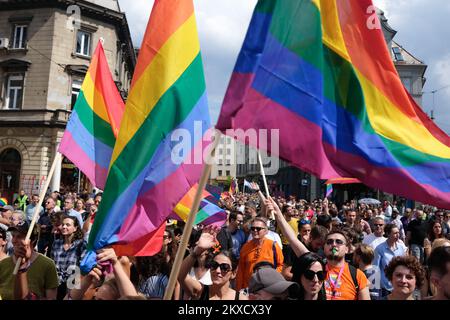 08.09.2019., Sarajewo, Bosnien und Herzegowina - unter strenger Sicherheit, hat Sarajewo seine erste Pride Parade unter dem logan Let's go out! Abgehalten. Der zweistündige marsch verlief unter strenger Sicherheitskontrolle und endete trotz der Anrufe, ihn abzusagen, und trotz Sicherheitsbedenken ohne Zwischenfälle. Foto: Str-4321/PIXSELL Stockfoto