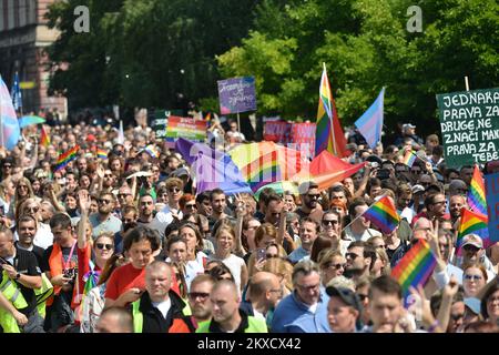 08.09.2019., Sarajewo, Bosnien und Herzegowina - unter strenger Sicherheit, hat Sarajewo seine erste Pride Parade unter dem logan Let's go out! Abgehalten. Der zweistündige marsch verlief unter strenger Sicherheitskontrolle und endete trotz der Anrufe, ihn abzusagen, und trotz Sicherheitsbedenken ohne Zwischenfälle. Foto: Str-4321/PIXSELL Stockfoto