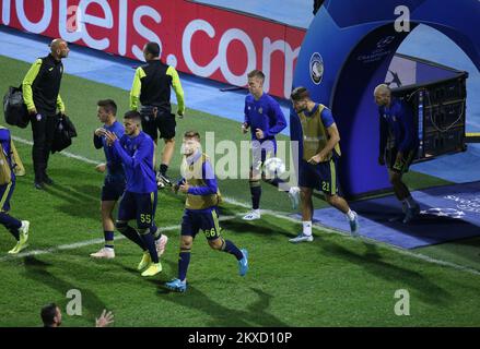 ZAGREB, KROATIEN – SEPTEMBER 18: GNK Dinamo Zagreb-Spieler wärmen sich vor dem Spiel UEFA Champions League Gruppe C zwischen GNK Dinamo und Atalanta B.C. am 18. September 2019 im Maksimir-Stadion in Zagreb, Kroatien, auf. Foto: Igor Soban/PIXSELL Stockfoto