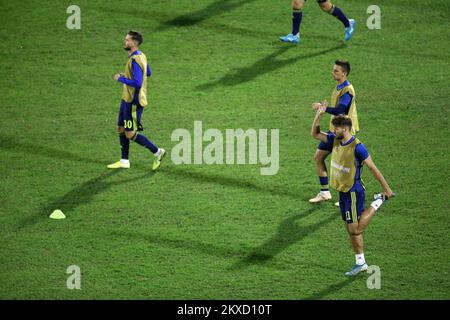 ZAGREB, KROATIEN – SEPTEMBER 18: GNK Dinamo Zagreb-Spieler wärmen sich vor dem Spiel UEFA Champions League Gruppe C zwischen GNK Dinamo und Atalanta B.C. am 18. September 2019 im Maksimir-Stadion in Zagreb, Kroatien, auf. Foto: Igor Soban/PIXSELL Stockfoto