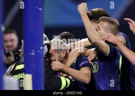 ZAGREB, KROATIEN - SEPTEMBER 18: GNK Dinamo Zagreb Spieler zelibrate Tor während des UEFA Champions League Gruppe C-Spiels zwischen GNK Dinamo und Atalanta B.C. im Maksimir Stadium am 18. September 2019 in Zagreb, Kroatien. Foto: Goran Stanzl/PIXSELL Stockfoto